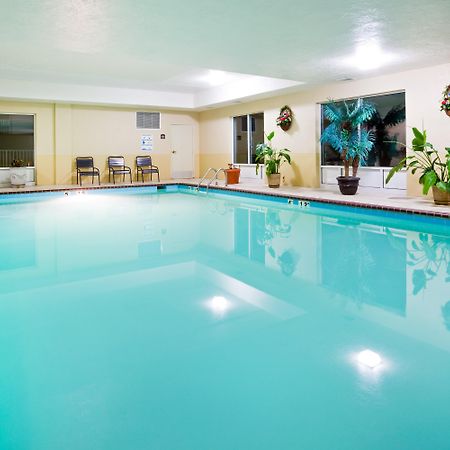 Holiday Inn Express Hotel & Suites London By Ihg Eksteriør bilde