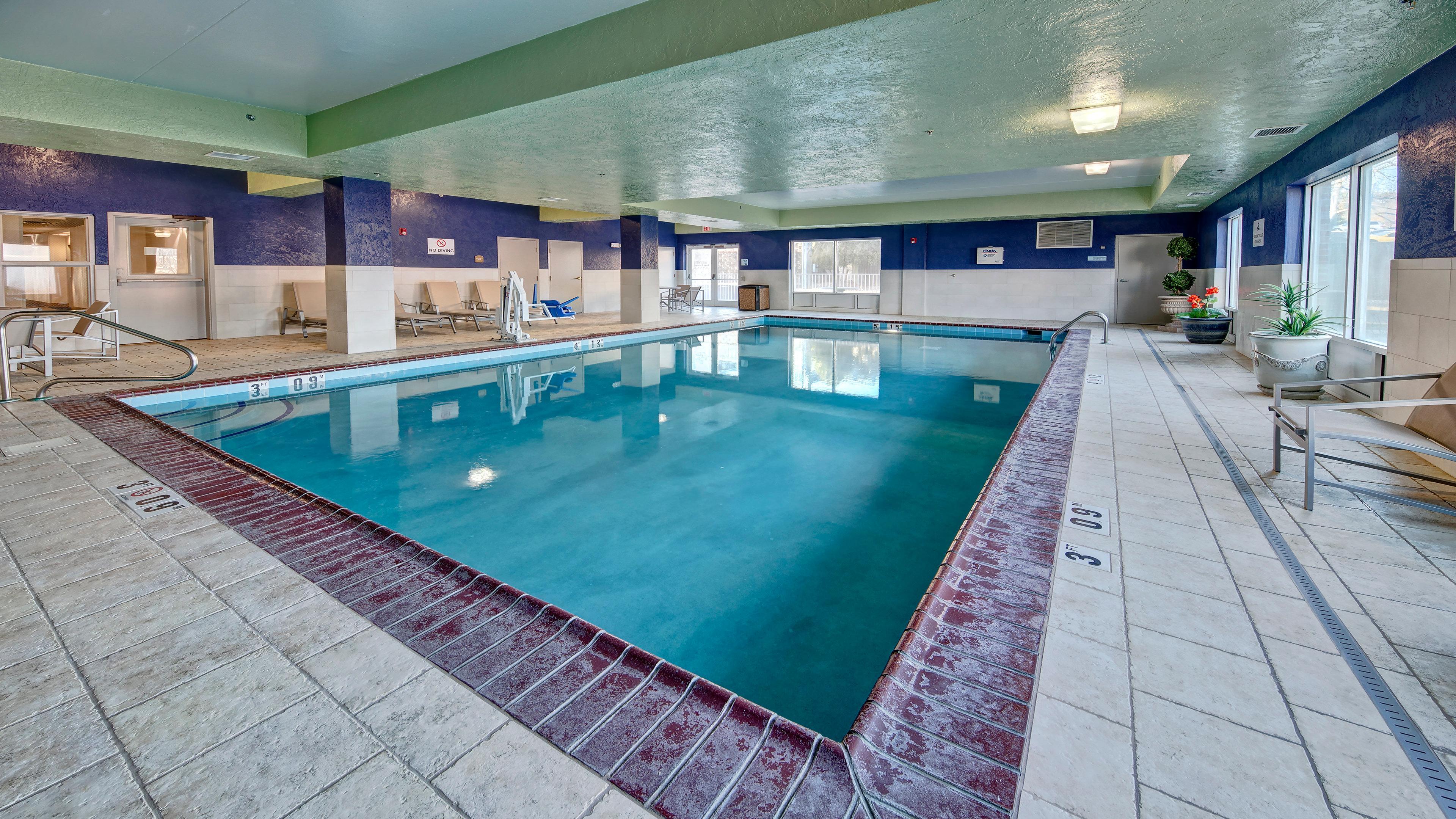 Holiday Inn Express Hotel & Suites London By Ihg Eksteriør bilde